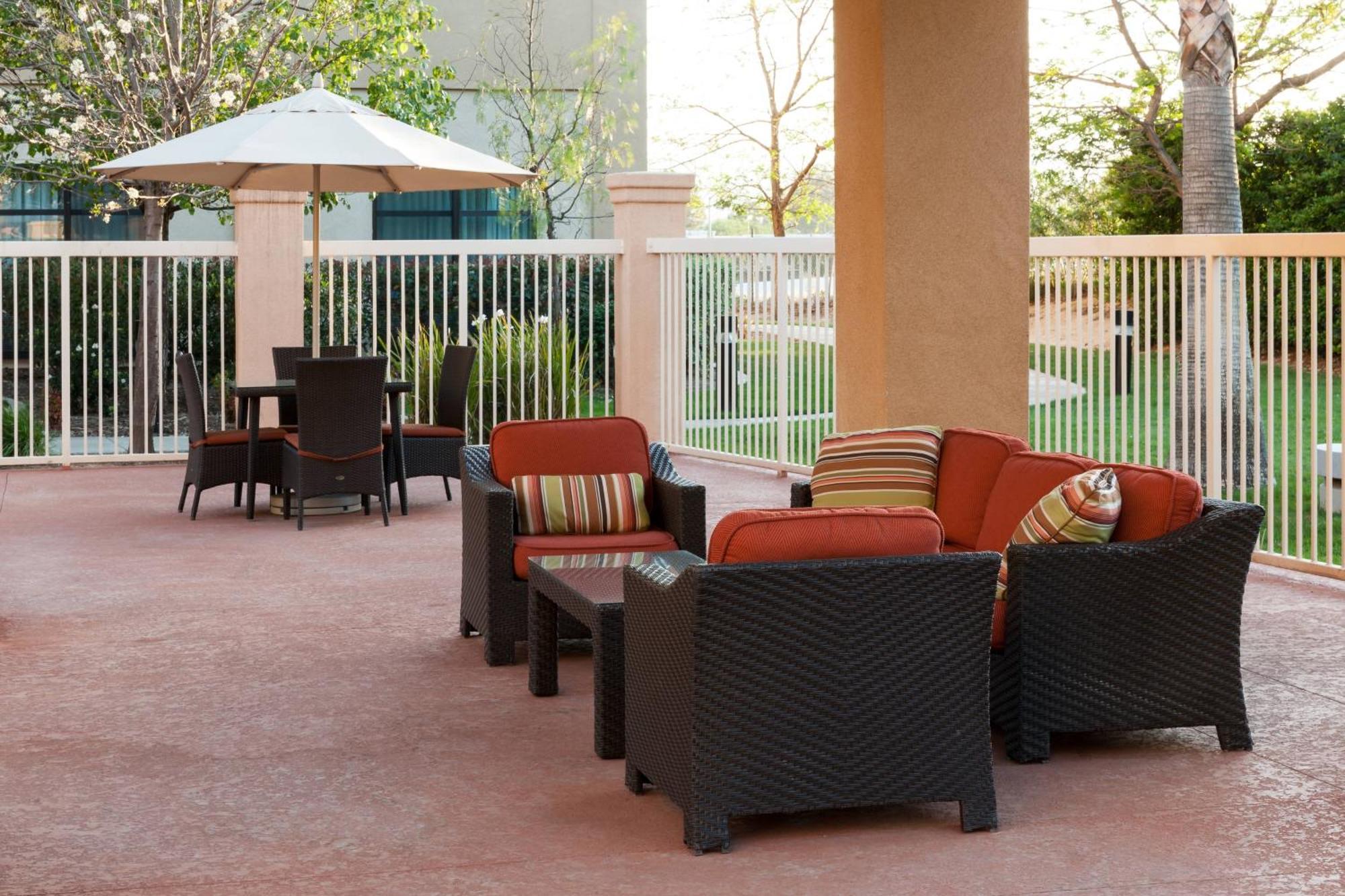 Hotel Courtyard By Marriott Santa Clarita Valencia Exterior foto